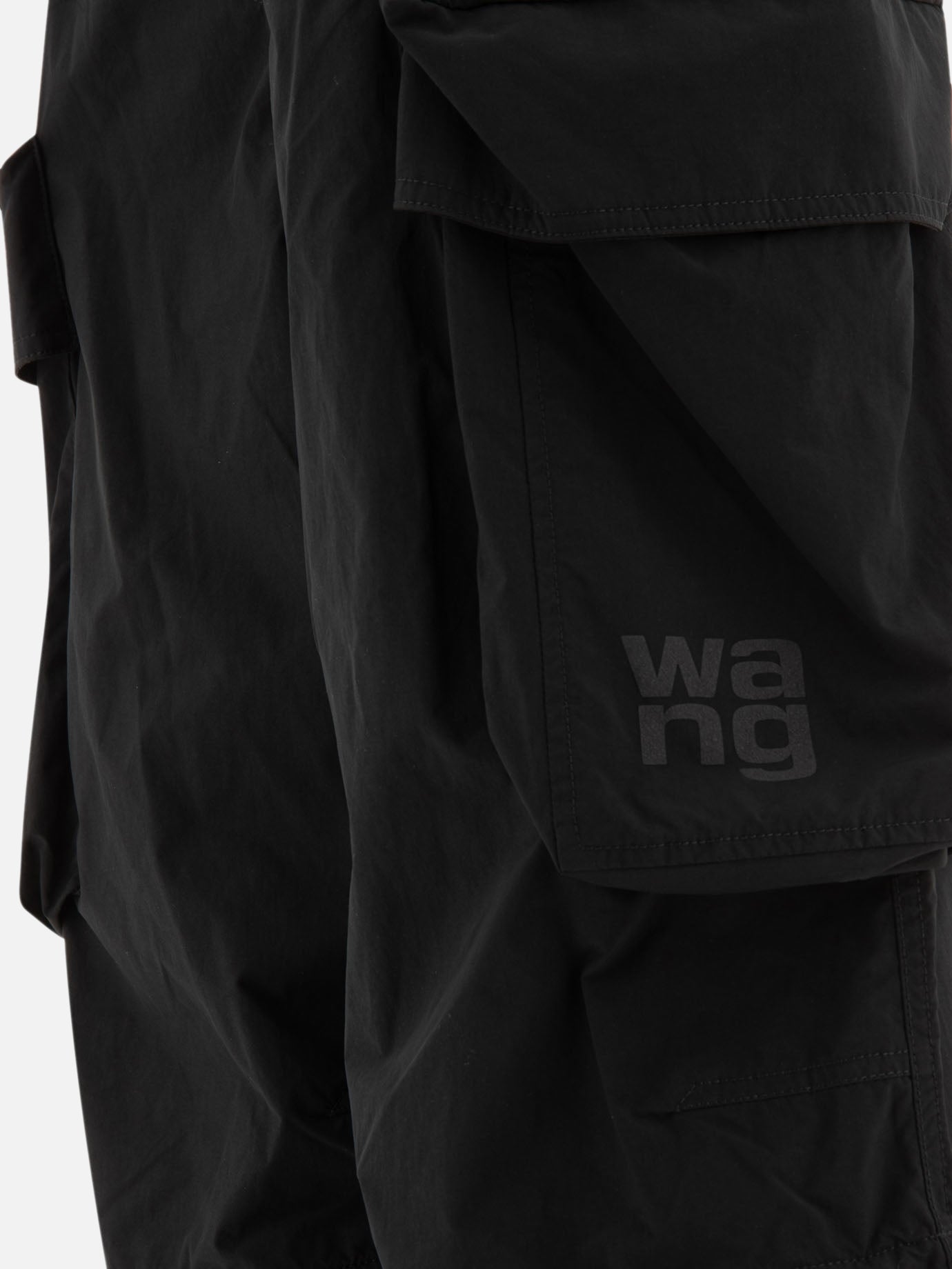 Cargo trousers with oversize pockets