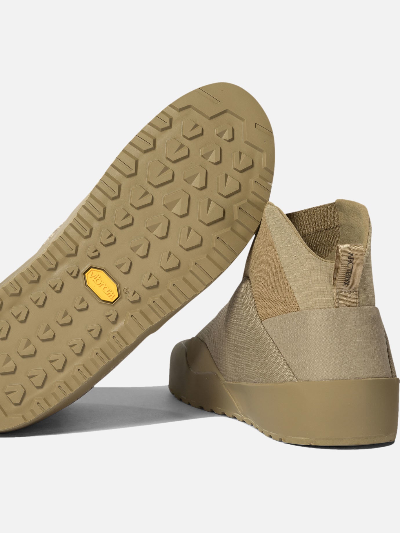 スニーカー Arc'teryx \"Kragg Insulated\" sneakers Beige Cold weather got you down? The Arc'teryx approach shoe that