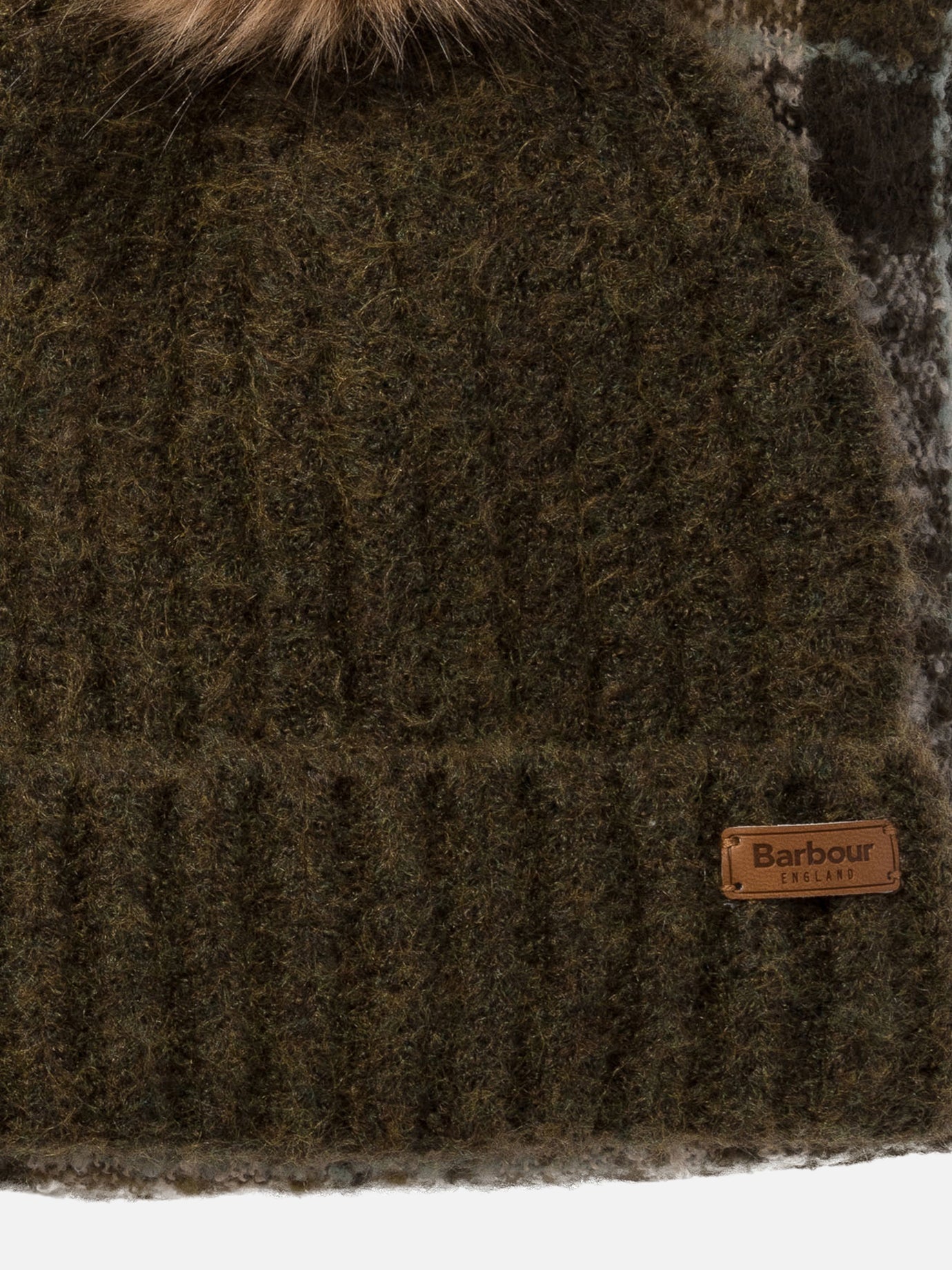 Barbour "Saltburn" beanie and scarf set Green